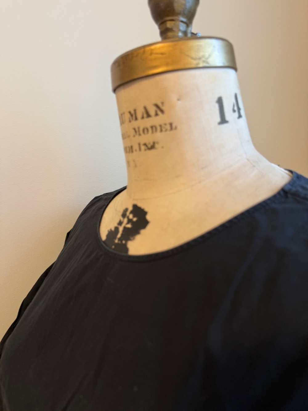 Dariadéh Puffled Sleeve Crop Top